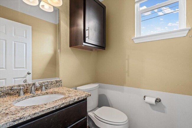 Building Photo - 2947 Moss St