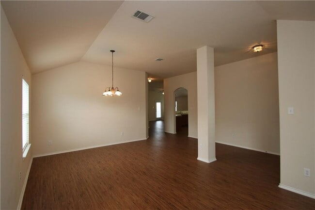 Building Photo - 1528 Haynie Bend