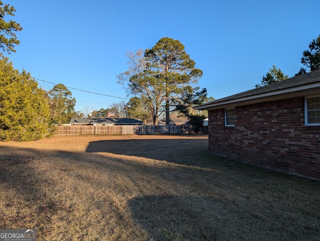 Building Photo - 305 Hickory St