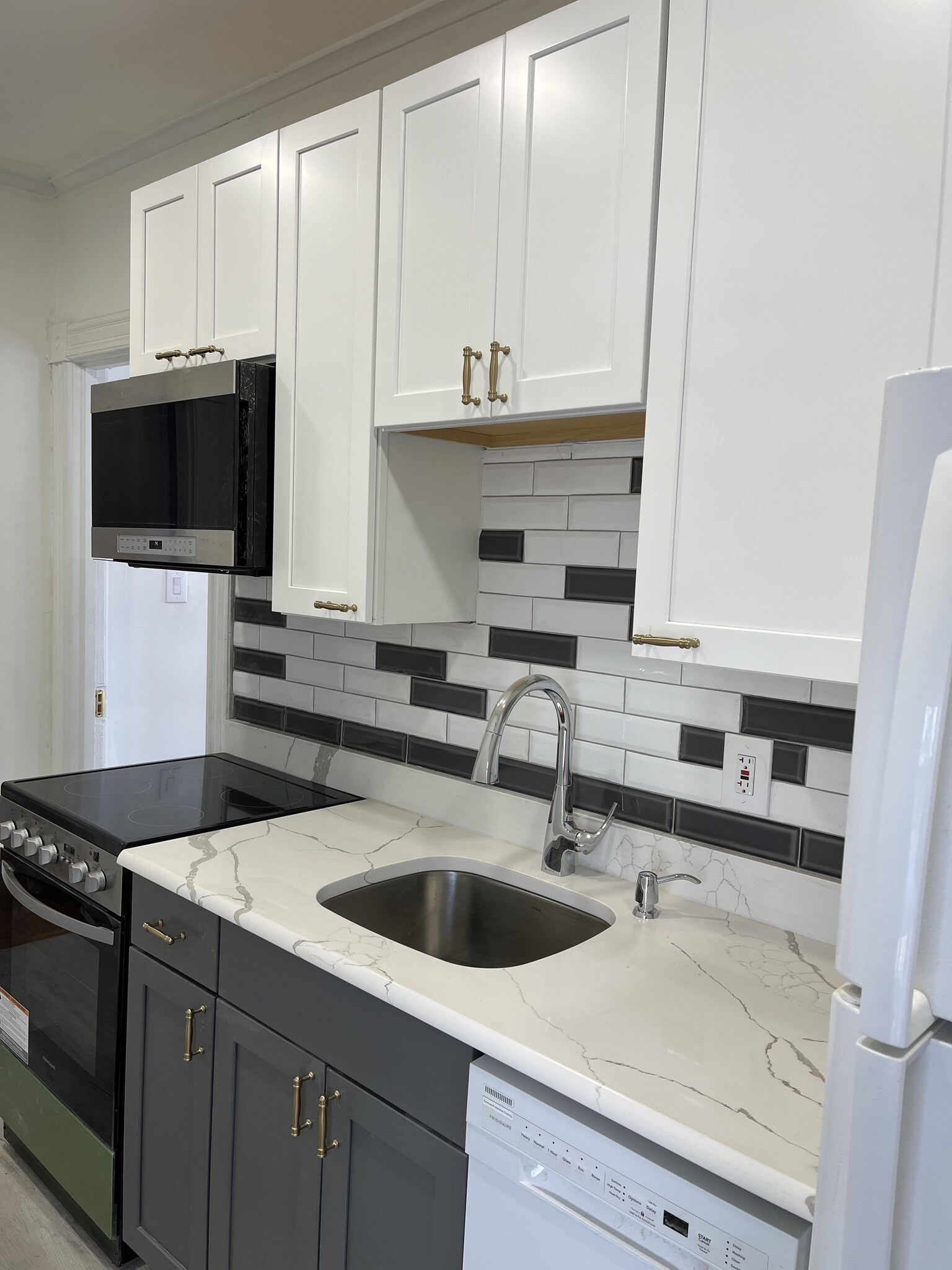 Building Photo - 75 Kearney St