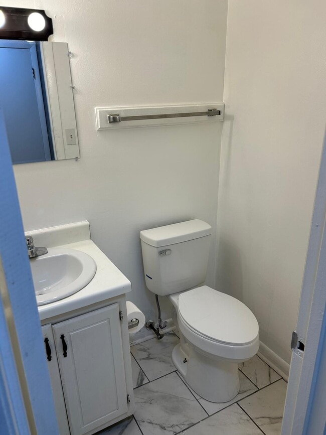 Building Photo - 614 Miller Ave