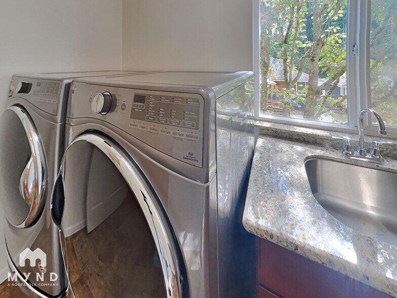 Building Photo - 13327 2nd Ave NE