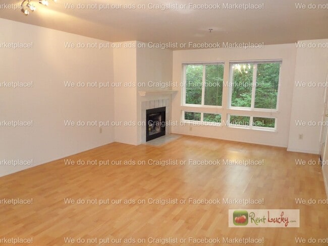 Building Photo - Super Cute and Private 2-Bedroom Condo w/2 Parking Spaces in Lake Forest Park!!