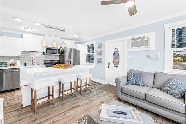 Building Photo - 6892 Gulf Winds Dr