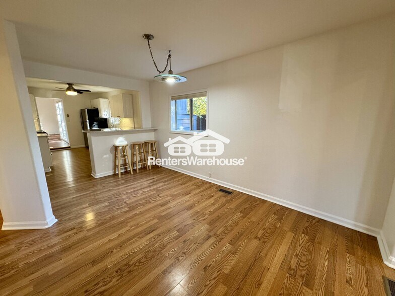 Building Photo - 1280 Van Gordon St