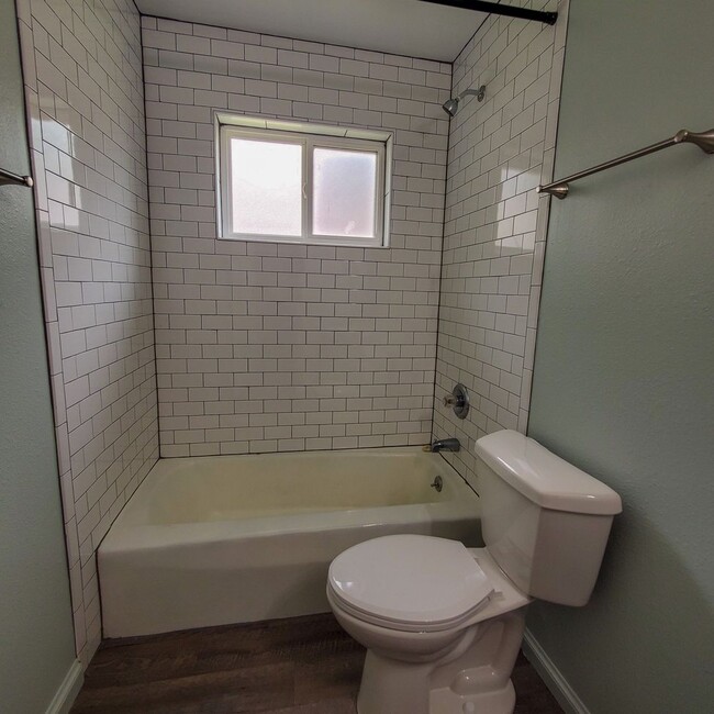 Building Photo - 1117 E Parker St