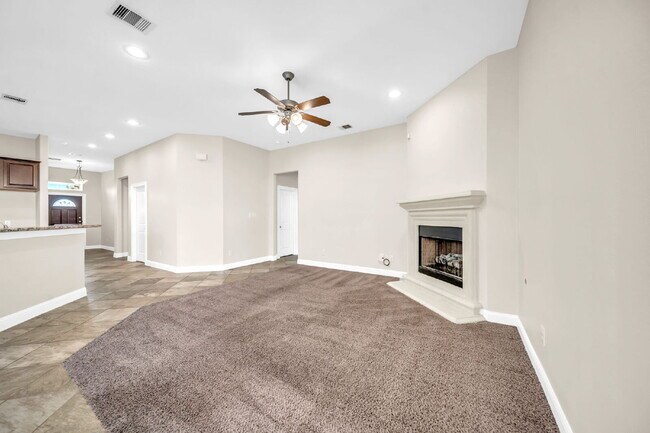 Building Photo - Welcome to this well-kept, single-story gem located in the Villas of Mia Lago!