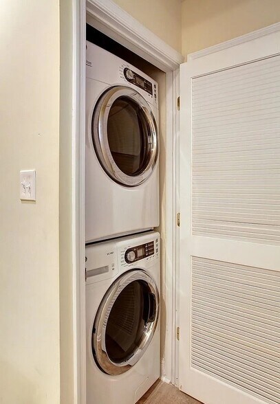 Waher/Dryer - 1708 Fontain St