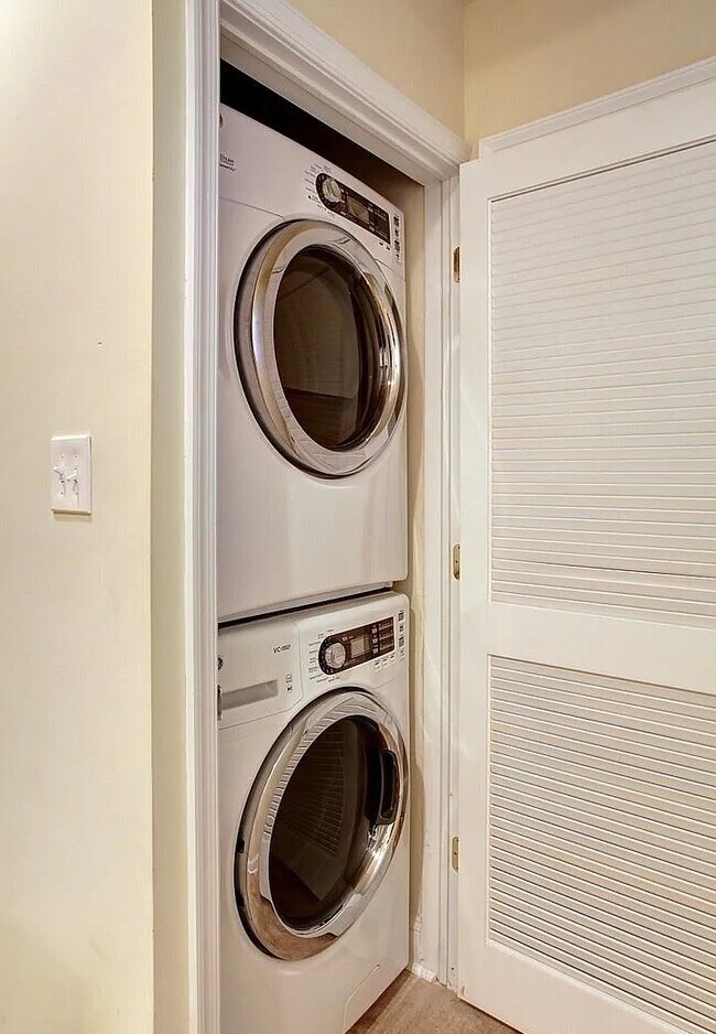 Waher/Dryer - 1708 Fontain St