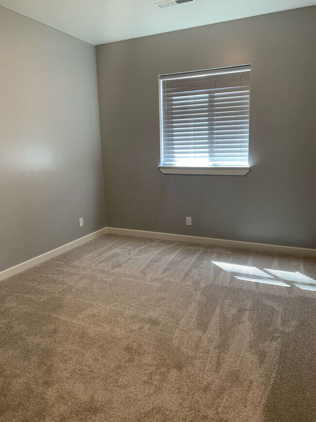 Building Photo - 5690 S Garnet Dr
