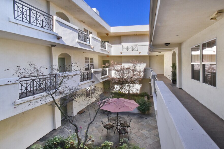 Building Photo - 11215 Huston St