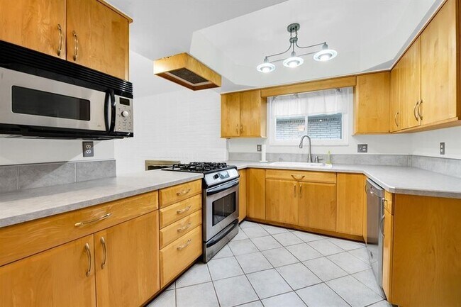 Building Photo - 28314 James Dr