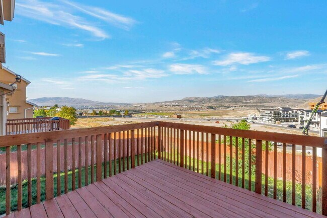Building Photo - Beautifully Updated 3-Bedroom Home Near Traverse Mountain with Stunning Point of the Mountain Views!
