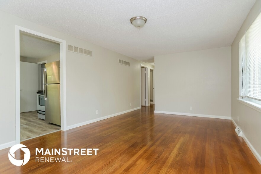 Building Photo - 6925 N Hickory St