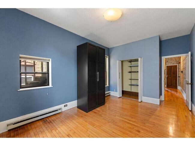 Building Photo - 609 S 9th St