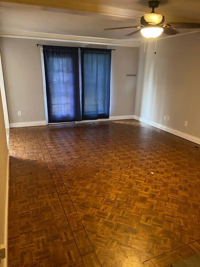 Building Photo - 7204 N Norman Rd