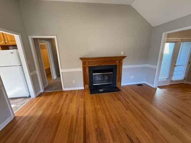 Building Photo - Beautiful Ranch style 3 Bed 2 Bath Home! Large Yard and 2 Car Garage!