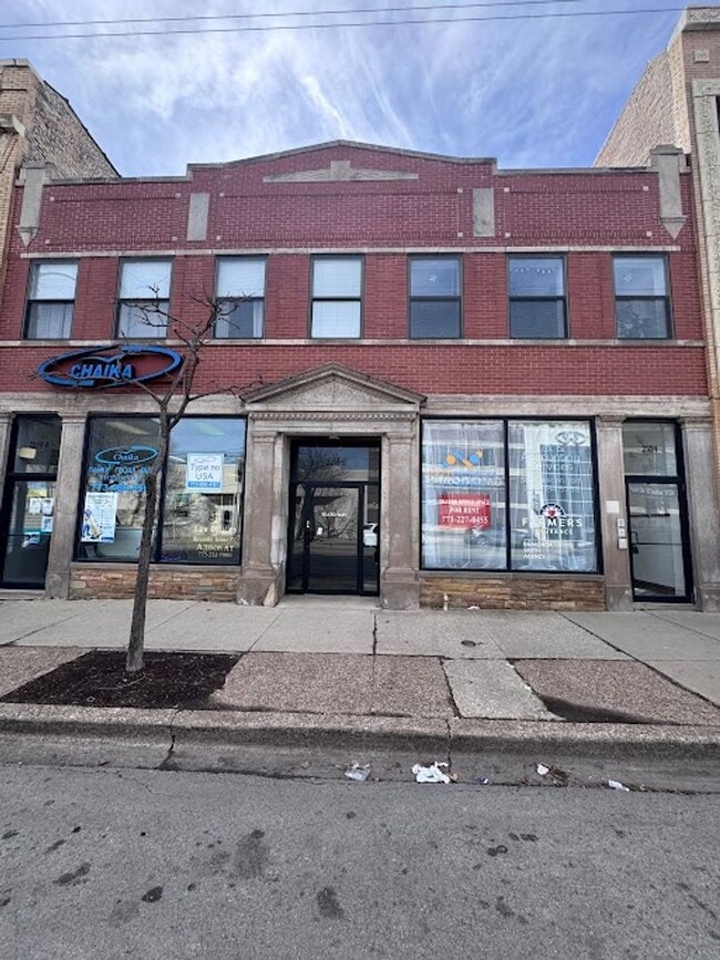 Building Photo - 2319-2321 W Chicago Ave