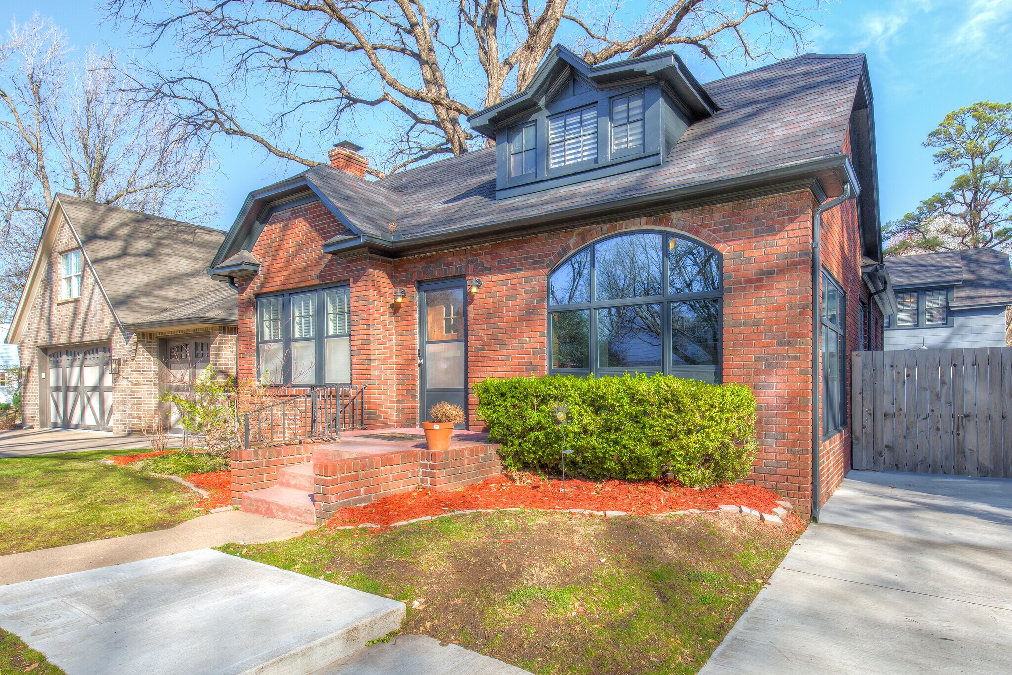 Building Photo - 109 E 26th Pl