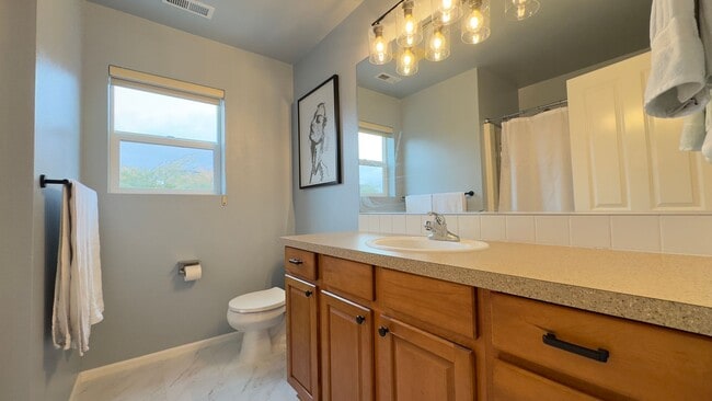 Building Photo - Outdoor Oasis 3 Bedroom Home in Horizon Pointe - Available Jan 1st