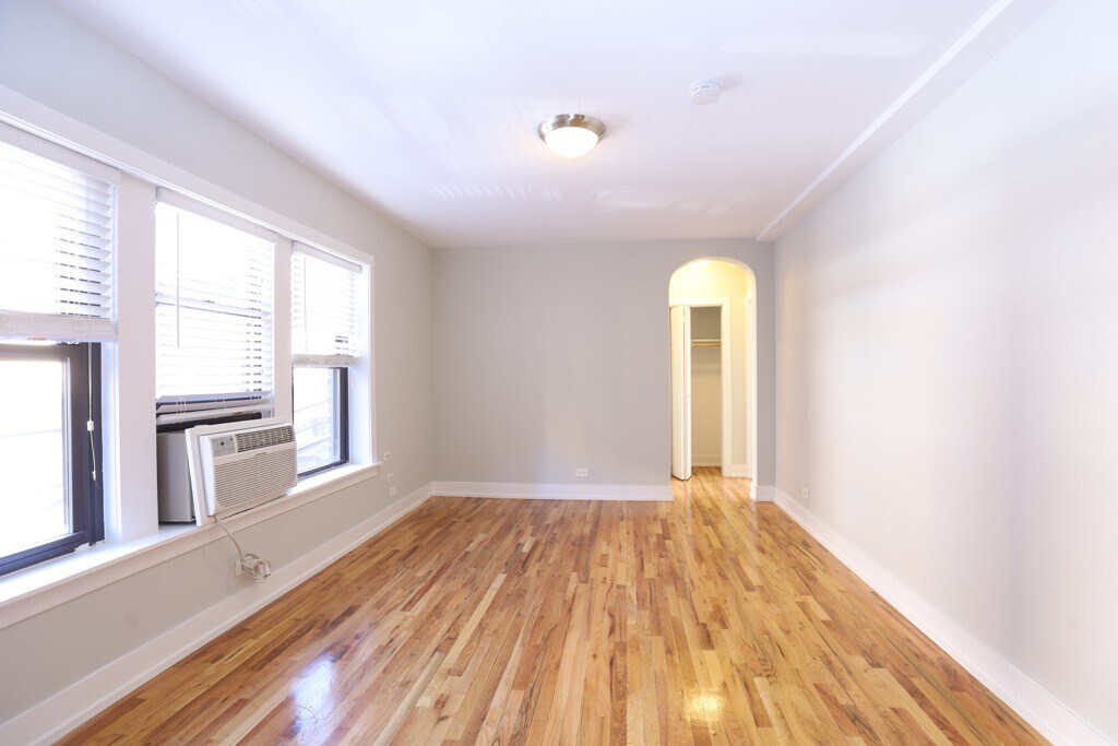 Building Photo - 555 W Arlington Pl