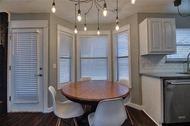 Building Photo - 2924 Canyon Oaks Ct