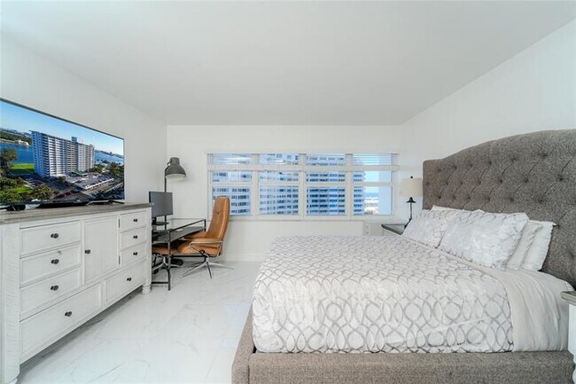 Building Photo - 2100 S Ocean Dr