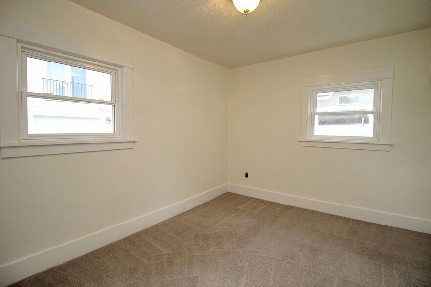 Building Photo - 4626 NE 96th Ave