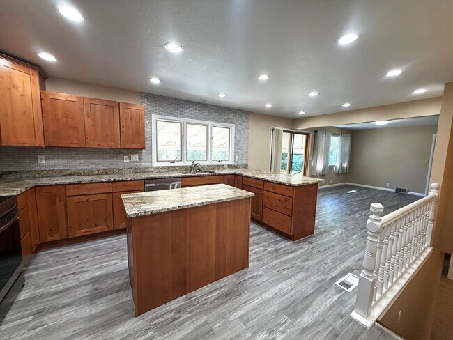 Building Photo - 3249 Monte Vista Dr
