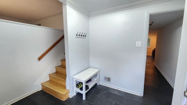 Building Photo - Wonderfully Updated Home On the Edge of Po...