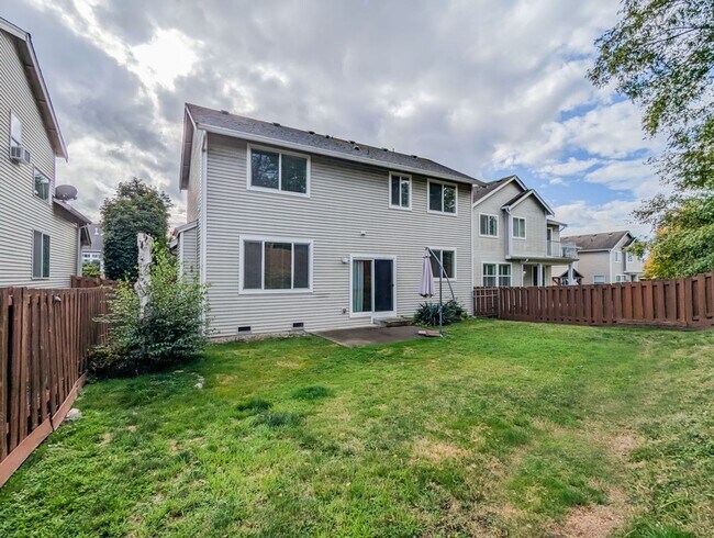 Building Photo - Beautiful 3 bed, 2.5 bath home with fully ...