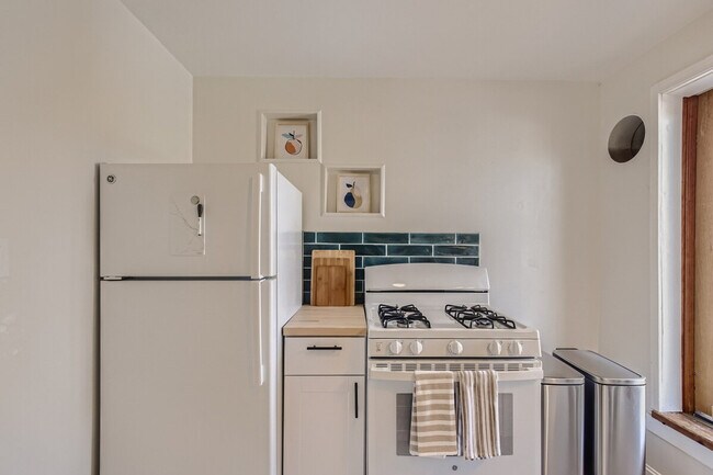 Building Photo - 1244 York St