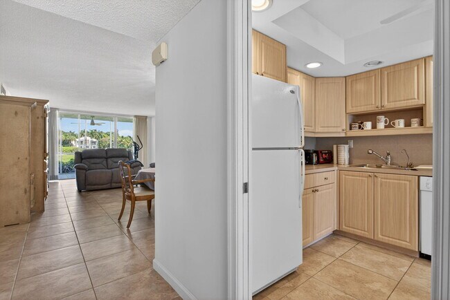 Building Photo - 3150 NE 48th Ct