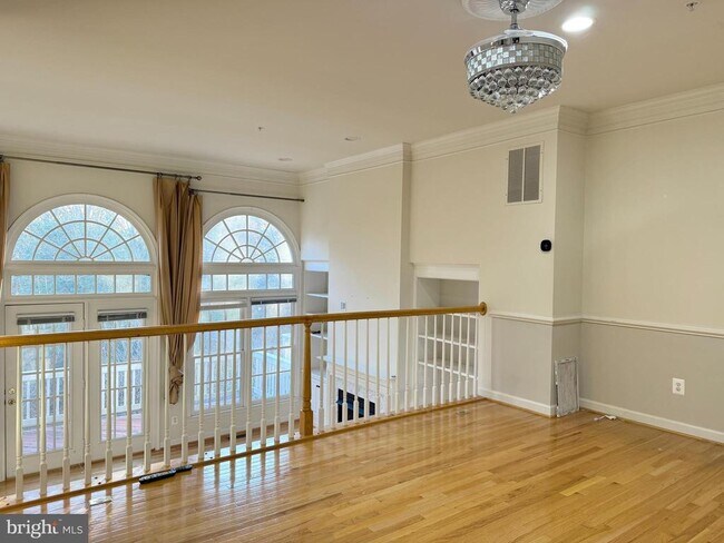 Building Photo - 819 Oak Knoll Terrace