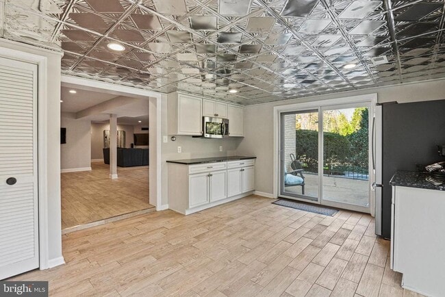 Building Photo - 1107 Savile Ln