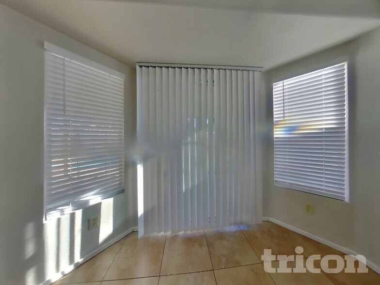 Building Photo - 17521 N 86th Ave