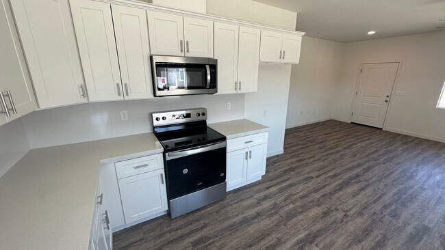 Building Photo - Coyote Run Duplexes 6000