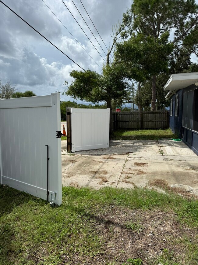 gate - 849 58th Avenue Northeast