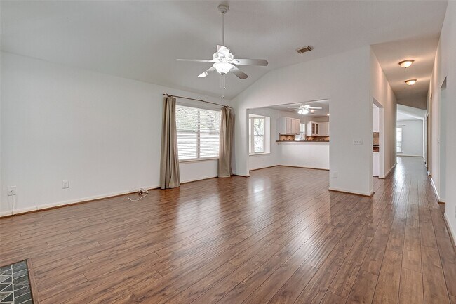 Building Photo - 22926 Rainbow Bend Ln