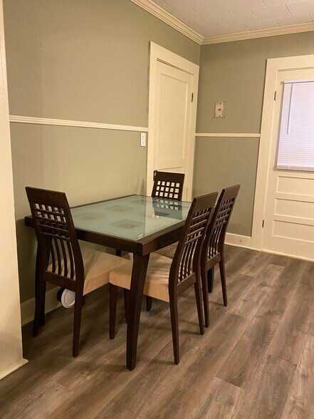 Building Photo - 203 Cirus St