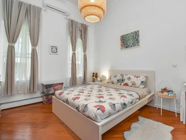 Building Photo - 212 9th St