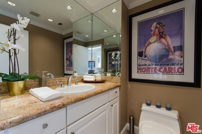 Building Photo - 1131 Alta Loma Rd