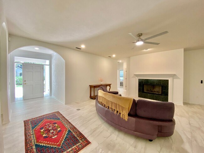 Building Photo - Renovated Haile Plantation Home – Move-In ...