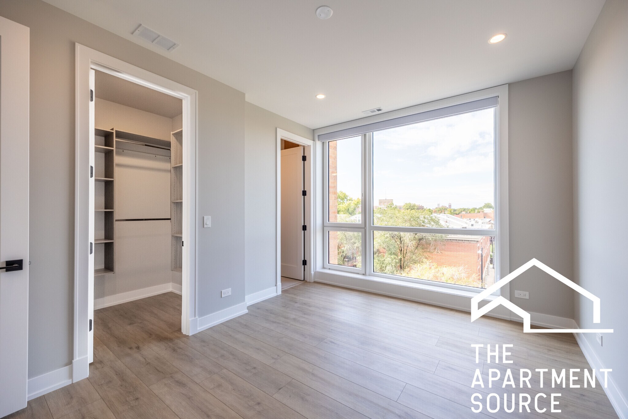 Building Photo - 2355 W Flournoy St