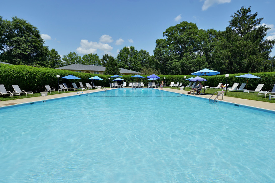 Primary Photo - Hickory Hills Condominiums
