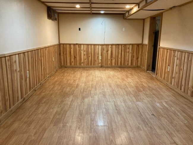 Building Photo - 2 Bedroom House
