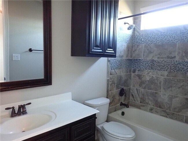 Building Photo - 409 Silver Trail