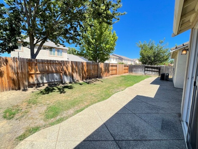 Building Photo - 5301 Lotus Pond Way