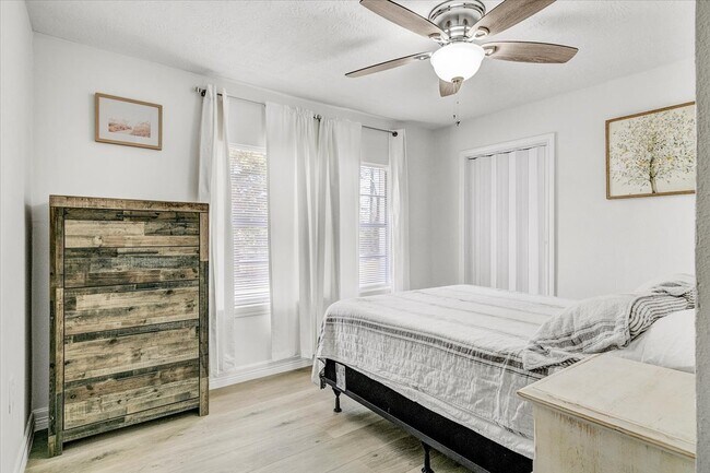 Building Photo - 185 Weiss Bluff Rd