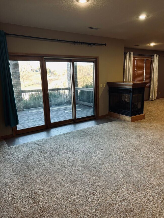 Building Photo - Gorgeous Home Located on Rivercut Golf Cou...